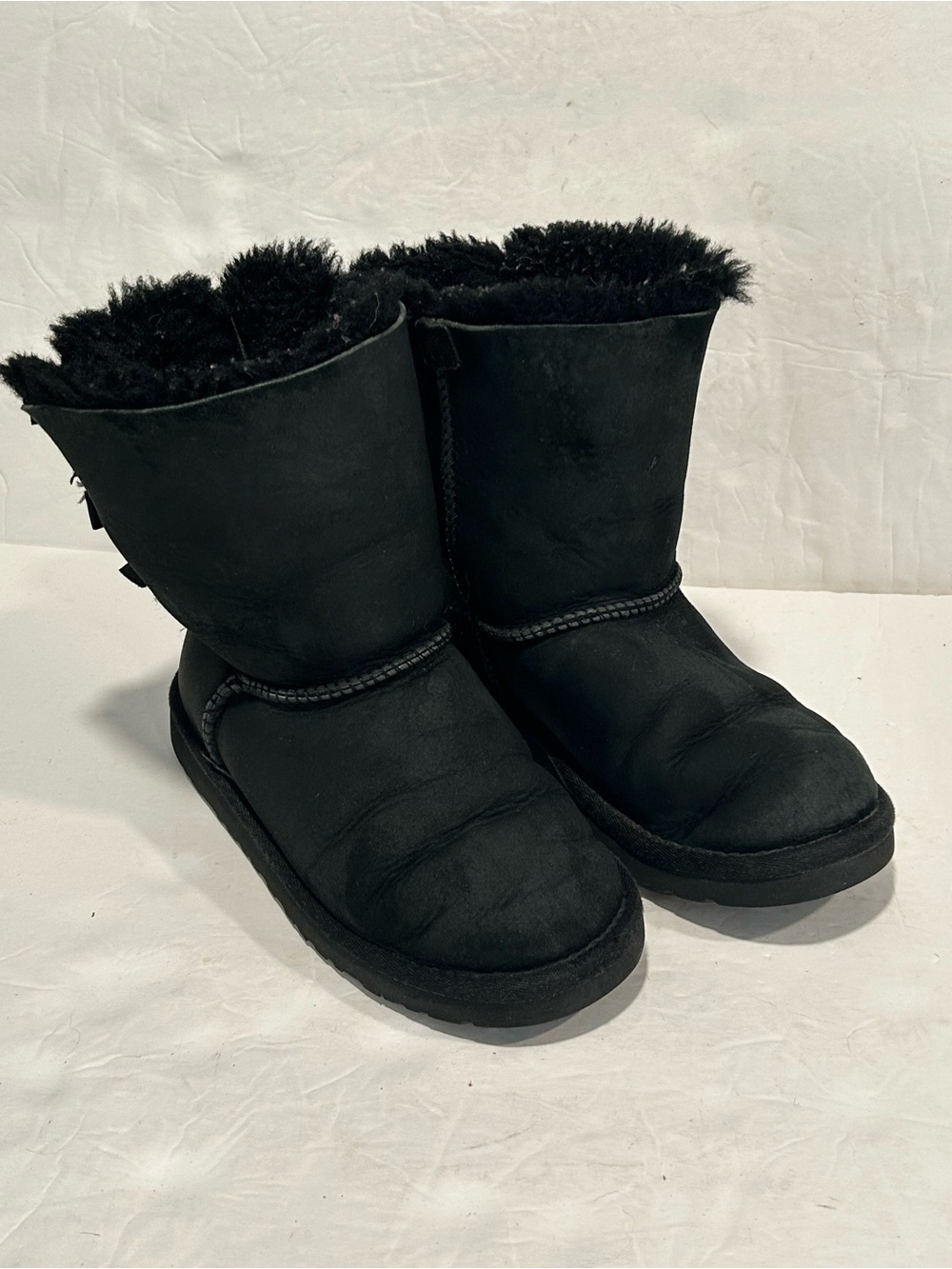 UGG Bailey Bow II Boots Youth Girls Size 2 Wool Lined Suede Sheepskin Black